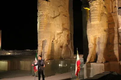 حجت اشرف‌زاده در تخت جمشید خواند