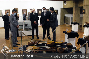 بازید معاون سفیر کشور اتریش در ایران از نمایشگاه نگاره های چوبی و آرزوهای آبرنگی