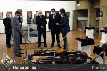 بازید معاون سفیر کشور اتریش در ایران از نمایشگاه نگاره های چوبی و آرزوهای آبرنگی
