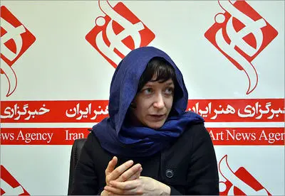 دوست دارم بازیگرانی متواضع تربیت کنم / ساندرا کاروتا در گفت‌وگو با هنرآنلاین