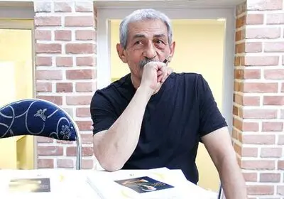 نصرالله کسراییان: مطمئن باشید به خاطر پول کار نکردم / ˝گزارش یک زندگی˝ در گالری اُ رونمایی شد 