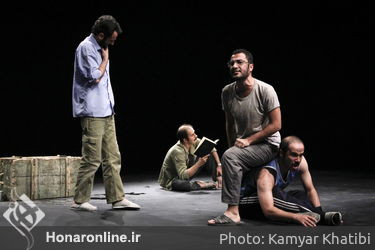 اجرای نمایش "پچ پچه های پشت خط نبرد" در پردیس تئاتر شهرزاد