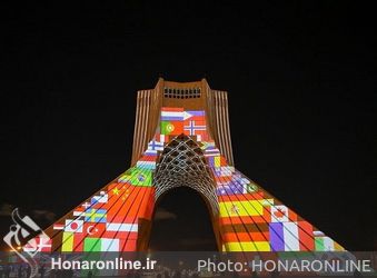 ويدئو مپينگ همدردي با كشور‌هاي درگير با كرونا در برج آزادي تهران
