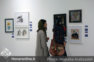 بازدید سید مجتبی حسینی از نمایشگاه تصویرگران ایران