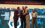 رقابت شانه به شانه سه نمایش در اختتامیه چهاردهمین جشنواره تئاتر خیابانی مریوان / سید مجتبی حسینی: به گواه نمایش‌های محیطی می‌توانیم به اصالت 