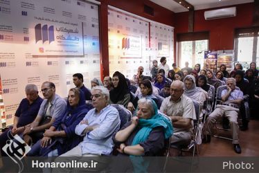 رونمايي از كتاب ليلي گلستان در شهر كتاب دانشگاه