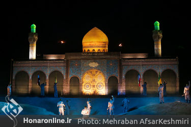 نمایش بزرگ میدانی «تنهاتر از مسیح»