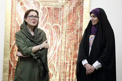 نقاشی خط از زیر سایه مردان خارج می شود/ معرفی بانوی نوپرداز در نقاشی خط / زهرا بهرامی نقاشی خط را جولانگاه گلیم کرد