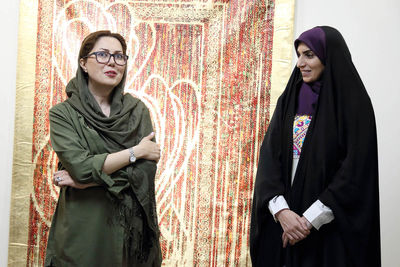 نقاشی خط از زیر سایه مردان خارج می شود/ معرفی بانوی نوپرداز در نقاشی خط / زهرا بهرامی نقاشی خط را جولانگاه گلیم کرد