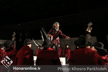 اجرای نمایش "تنهایی پر هیاهو" در سالن استاد سمندریان