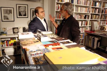 كتابگردي اهالي فرهنگ و هنر در شهركتاب فرشته