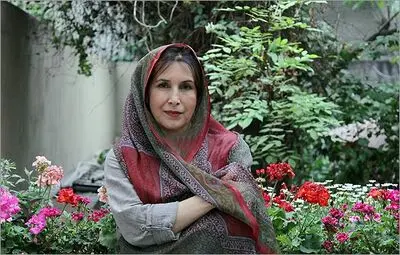 ˝توری مرغی˝ فرح ابوالقاسم به گالری آریا می‌آید / نقاشی‌هایی با تناقض ظرافت و زمختی