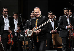 دیدار شرق و غرب در آیینه تار و گیتار / نوازنده‌های بین‌المللی ˝ای ایران˝ نواختند