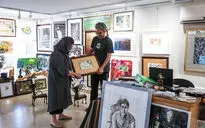 چیدمان آثار صد اثر صد هنرمند در گالری گلستان