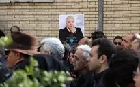 تشییع پیکر علی معلم از مقابل خانه سینما