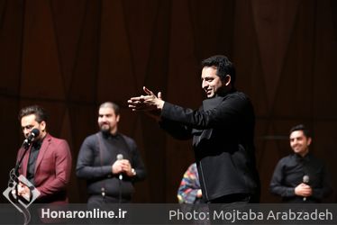 اجراي گروه آوازي تهران در سي و سومين جشنواره موسيقي فجر