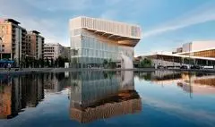 معماری خاص کتابخانه مرکزی شهر اسلو / مکانی فرهنگی برای دو میلیون بازدیدکننده از کشور نروژ