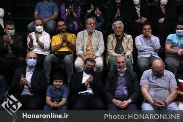 ضور وزیر فرهنگ در نمایش خانم خزوک، کاری از هنرمندان موسسه خیریه توانمندسازی بچه های باران- تالار حافظ