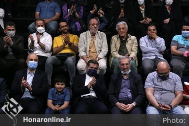 ضور وزیر فرهنگ در نمایش خانم خزوک، کاری از هنرمندان موسسه خیریه توانمندسازی بچه های باران- تالار حافظ