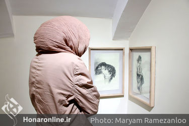 نمایشگاه نقاشی اکرم محمودی در گالری این‌جا