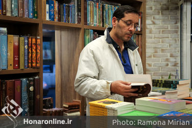 کتابگردی اهالی فرهنگ و هنر در نشر چشمه