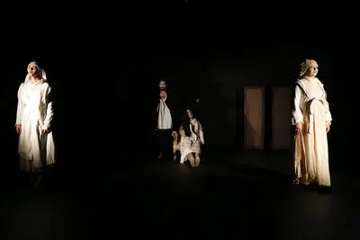 کانتور مشغول مردنش بود / نگاهی به نمایش "تو مشغول مردنت بودی" اثر مژگان خالقی