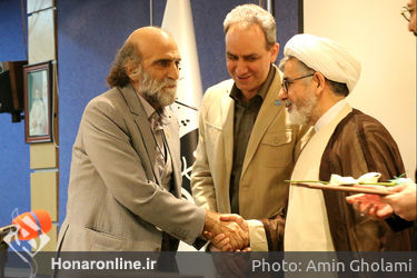 رونمایی از کتاب "چهل سال نمایش" و تقدیر از ۱۰ هنرمند انقلاب 