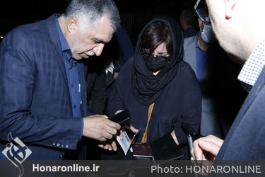 استقبال از پیکر  امیر هوشنگ ابتهاج با جمعی از بزرگان و اهالی فرهنگ و هنر در فرودگاه امام خمینی 