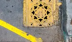 زیر پاهایتان چه می‌‎بینید؟ / زشتی و زیبایی‌های دریچه‌های خیابان‌های تهران