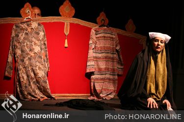 نمایش "پشت دیوار عمارت" در تماشاخانه سرو