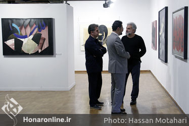 بازدید سید مجتبی حسینی از نمایشگاه بهمن پناهی