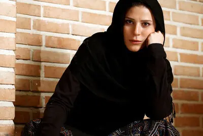 از نمایشی که در آن بازی می‌کنم توقع جادو دارم / گفت‌وگو با سحر دولتشاهی بازیگر نمایش "مرگ هوتن"