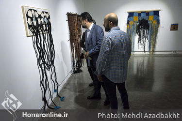 بازدید سیدمحمد مجتبی حسینی از نمایشگاه فریبا بروفر