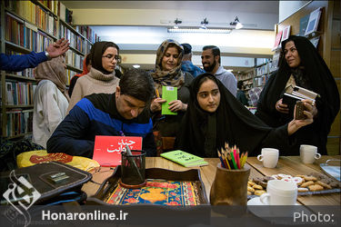 کتاب‌گردی هنرمندان و فرهنگیان در نشر مرکز2