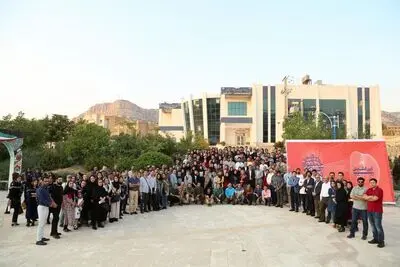 بیست و ششمین جشنواره هنرهای تجسمی جوانان در کنار مزار شهدای دفاع مقدس آغاز به کار کرد