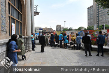 نقاشی گروهی صلح   توسط جمعی از هنرمندان در موزه استاد صنعتی