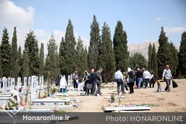 جشن فروردينگان در آرامگاه زرتشتيان تهران