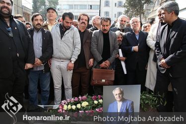 تشییع پیکر علی معلم از مقابل خانه سینما