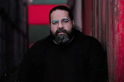 رضا صادقی برای «دکتر نون» می‌خواند