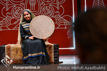 اجرای نوازندگان دف در سیزدهمین دوره جشنواره ملی موسیقی جوان