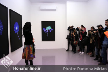 نمایشگاه عکس‌های نیکی کریمی در گالری اعتماد باغ نگارستان