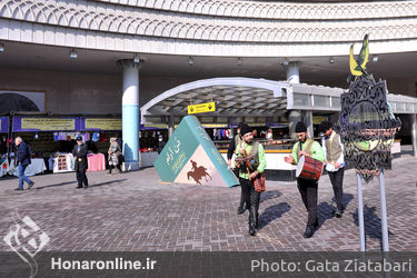 اجرای نمایش‌ خیابانی «تکم» در چهل و یکمین جشنواره بین‌المللی تئاتر فجر در ایوان انتظار ولی‌عصر«عج»