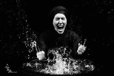 تمدید اجرا و تغییر سالن نمایش «زخم‌هایم را بو بکش»