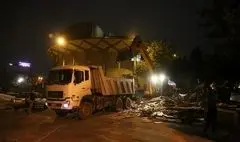 با دستور مقام قضایی سازه ناایمن محوطه تئاتر شهر برچیده شد