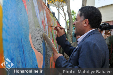 نقاشی گروهی صلح   توسط جمعی از هنرمندان در موزه استاد صنعتی