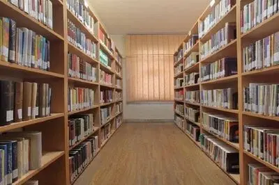 مدیر انتشارات مازیار: کتاب گران نیست / چاپخانه‌ها از کاغذ ایرانی استقبال نمی‌کنند