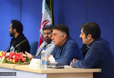 تاکید رضا کیانیان بر تفکیک مسئولیت‌های سیاسی و اجتماعی / دو خبر از سی و پنجمین جشنواره بین‌المللی تئاتر فجر

