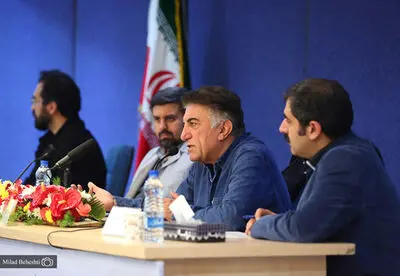 تاکید رضا کیانیان بر تفکیک مسئولیت‌های سیاسی و اجتماعی / دو خبر از سی و پنجمین جشنواره بین‌المللی تئاتر فجر

