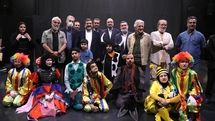 حضور وزیر فرهنگ در نمایش هنرمندان موسسه خیریه توانمندسازی بچه‌های باران