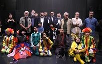 حضور وزیر فرهنگ در نمایش هنرمندان موسسه خیریه توانمندسازی بچه‌های باران